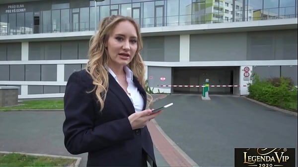 Fodendo a funcionaria do hotel no banheiro