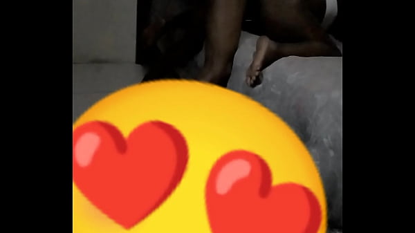 Meu irmãozinho e a namorada dele vieram me visitar, eu escondi a câmera e fui comprar alguma coisa para comer, era isso que eles estavam fazendo