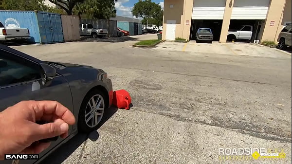 Roadside - Hot Thick Latina Fucks Car Mechanic For Discount