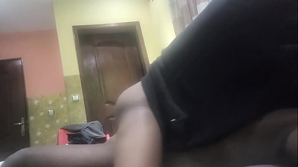 Cette petite de kinshasa me baise mieux que ma femme