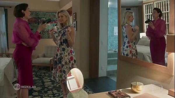 Bitchy first lady of the city was left naked in an abandoned house after all her clothes were stolen. ENF. Eyewitnesses were filmed to further blackmail and humiliation her and destroy her reputation.