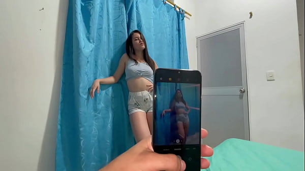 Mi gran polla es el remedio para bajar la calentura de mi hermanastra.