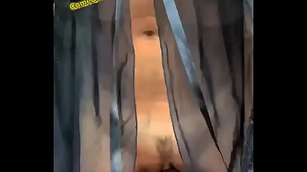 Gostosa peituda sentando gostoso no pau