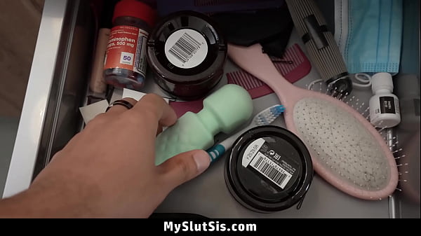 Step Brother Finds a Dildo in Bathroom and Confronts Stepsis About It – Myslutsis