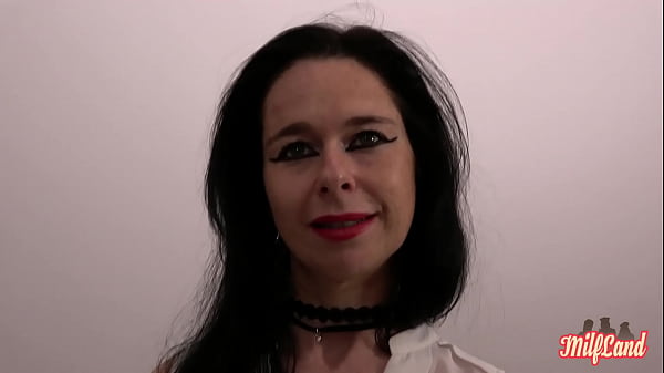 Shanna, belle milf, baise deux bites devant son homme part 1