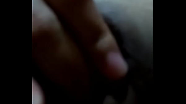 Novinha se masturbando