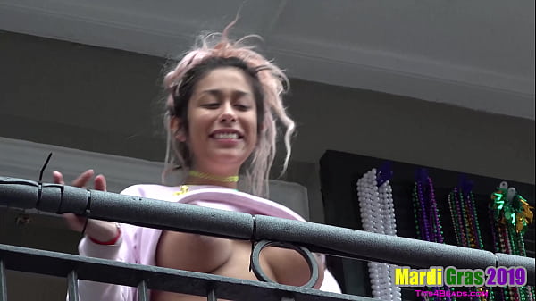 Women showing Ass, Tits and Pussy in Public during Mardi Gras 2019