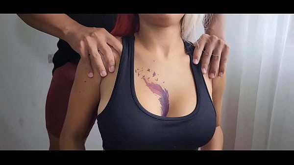 Me pide un masaje mi hermanastra de cuerpo completo pero al ver ese culo sunburn jugoso y grande sin poder contenerme mas le meto mano en su vagina y se excita y determine cogerme – Latina caliente mamando verga follada por su culo.