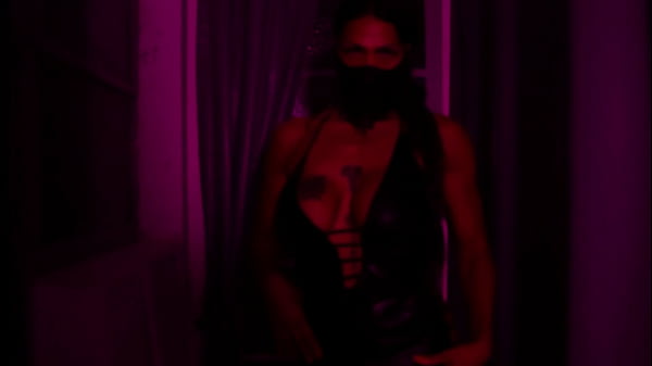 La fiesta del terror nos trae al domonio de vanemilfit para un gran trio – VIDEO COMPLETO