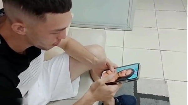 MI HERMANASTRA LLEGA CON SU VESTIDO SEXY A CASA Y LE DOY DURO POR SU RICO COÑO