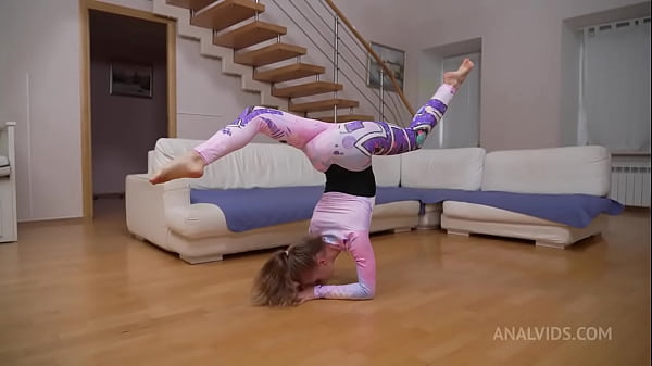 Interracial fuck with gymnast Ella Elastic