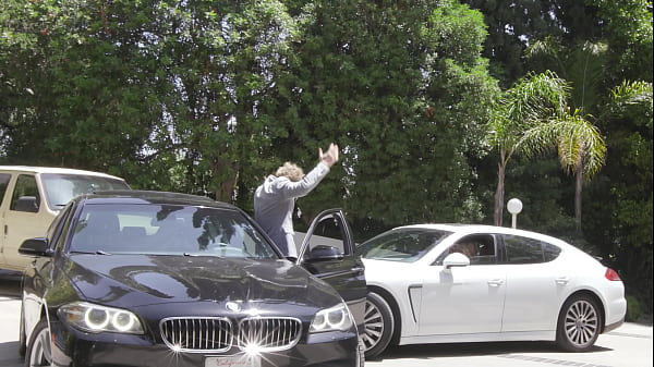 Rachel Cavalli paga conta de acidente de carro com peitos enormes e buceta rosa GP2370