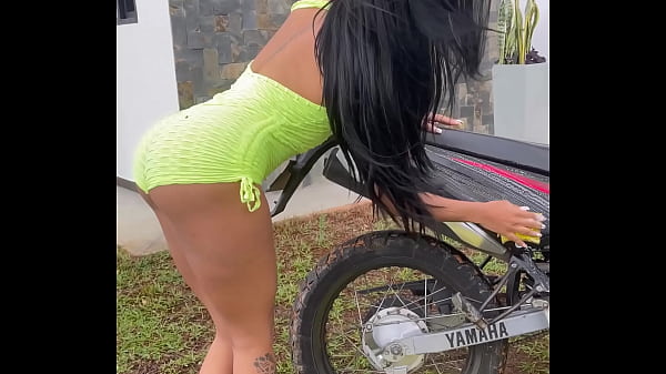 Fodendo com meu namorado em uma viagem de moto
