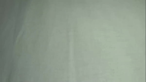 Ela chamou o encanador e, quando viu a grossura do cano, não resistiu e colocou tudo no cuzinho.