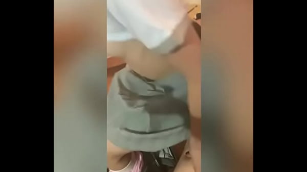 Echando Desmadre en la ESCUELA! COGIENDO con COLEGIALA Mexicana, Dos COMPAÑERAS del Salón CALIENTES Querían VERGA, Una de ELLAS me la CHUPA y me la COJO Mientras la OTRA Graba. TRIO de Estudiantes! Regreso a Clases