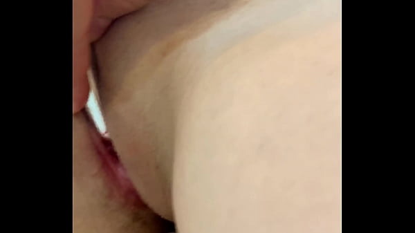 GUY EDGING HER LIL SENSITIVE CLIT