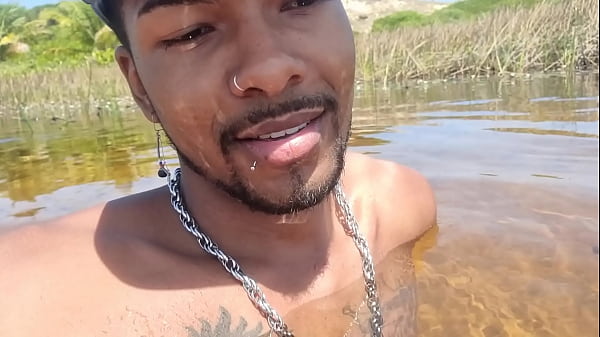 Novinha Branquinha Gostosa Conhecendo a Praia de Nudismo Primeira Vez | Bruninha Fonseca & Joao O Safado
