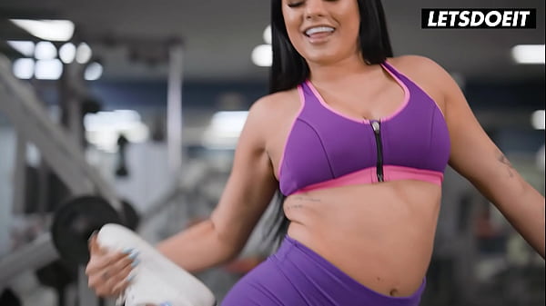 Gym Sluts Seduce Skinny Guy Into Dirty Threesome – HORNY HOSTEL