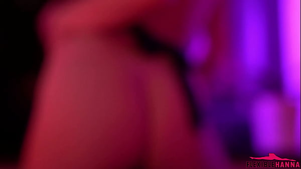 Empregada safada não pode trabalhar até que ela tenha satisfeito sua buceta