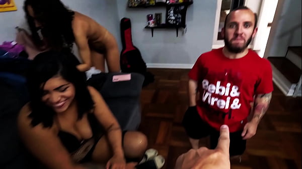 Ator tinha o sonho de comer uma anãzinha sem camisinha