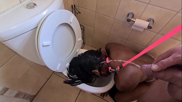 Desi whore gets walked like a to the toilet to get her face pissed on and sucks cock