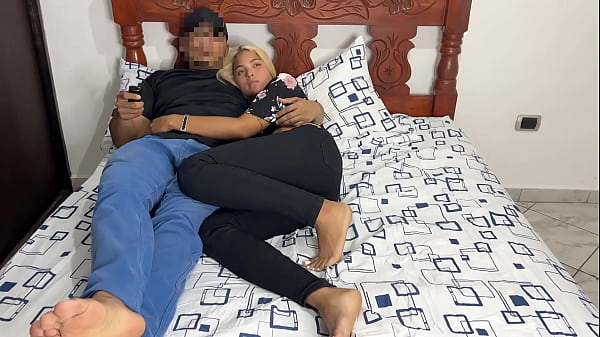 Noche de Pelicula junto a mi Mejor Amigo y su Hermosa Novia NTR Me Cojo a la Novia