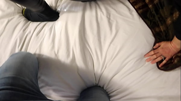 Um homem bonito se aproxima de Cheetah Adora PAWG modelo fode fotógrafo BWC Boquete Deep Throat Reverse Cowgirl