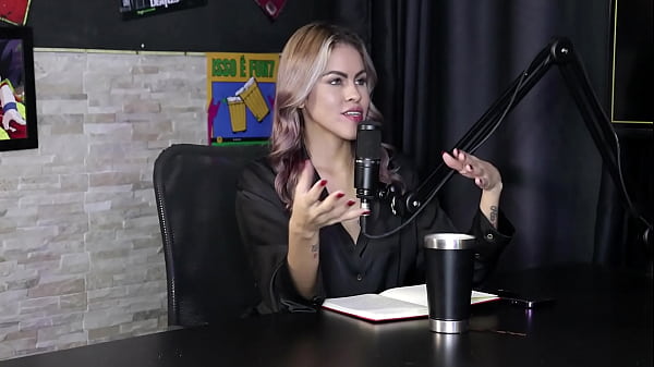 Ela explica como começou no pornô, criou uma fanfic por tesão, realizou uma dp e é questionadora de padrões – Naomi Campos (SHEER/RED)