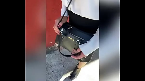 Sexo por DINERO! Le ofrezco DINERO a SEÑORA Mexicana Sumisa que Estaba Esperando su Camión para Irse a Trabajar! Le Doy Dinero para que me la CHUPE en la CALLE y no Vaya a Trabajar! PARTE #2
