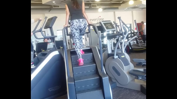 Sexy big ass in the gym Thumbnail