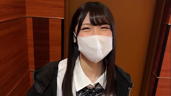 Mii é fofo e bobo Lilly. Eu a convidei com sucesso para minha casa sob o pretexto de assistir a um filme! Ela era muito agressiva quando fazia sexo com ele e chupou seu pênis e a acariciou muito!