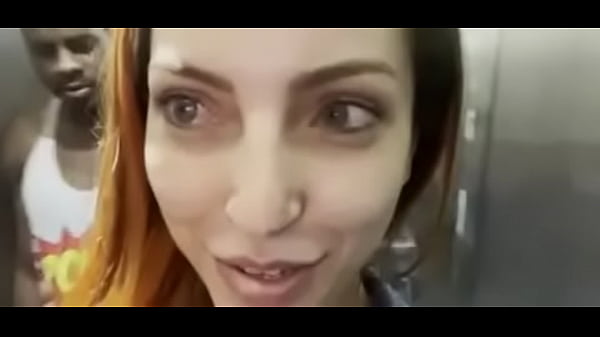 Vizinho safado, de pau duro no elevador de olho no meu rabo, não perdi a chance de sentar naquela rola gostosa. Johncoffeoficial