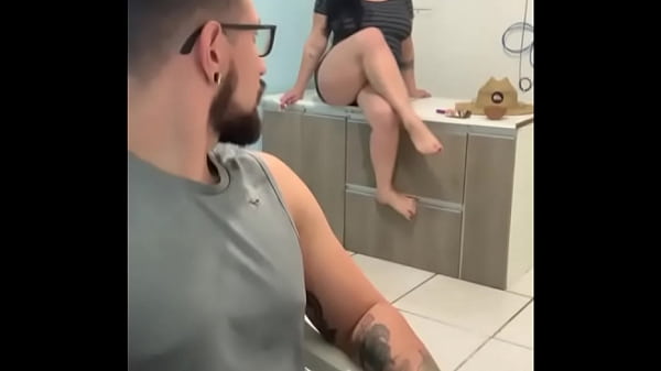 Ela me tirou do trabalho indo pau na buceta, mas ganhou só anal. FODI O CU ATÉ O TALO ! Completo