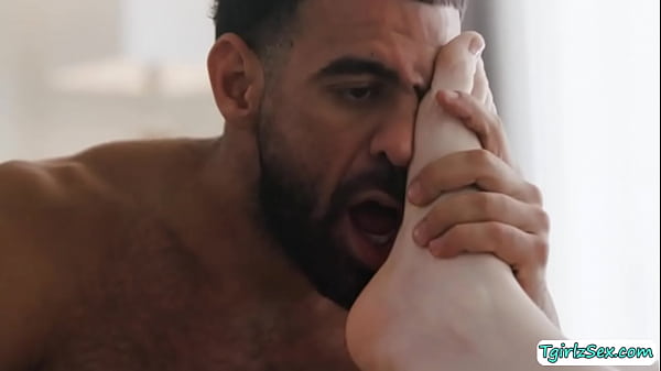 Sexy blonde tbabe sucks stepdads bigcock