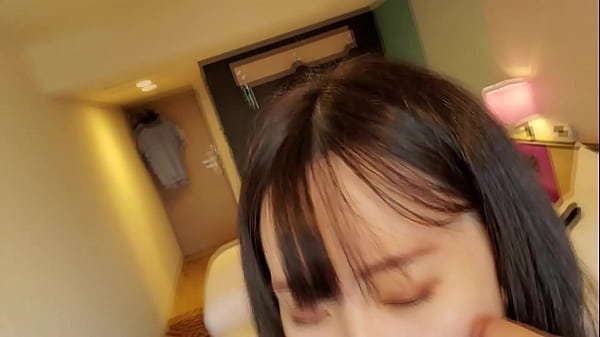 私立お嬢様学校に通う正統派美女。