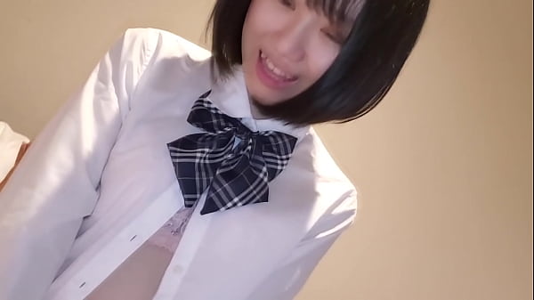 私立お嬢様学校に通う正統派美女。