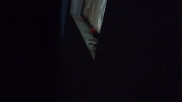 Me gusta ir a casa de mi abuelita porque puedo espiar a mi tía