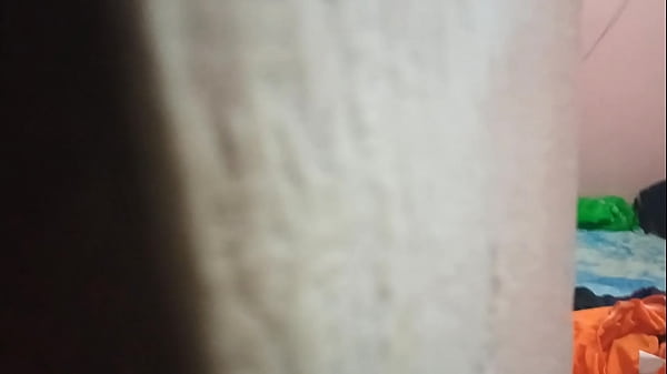 Me gusta ir a casa de mi abuelita porque puedo espiar a mi tía