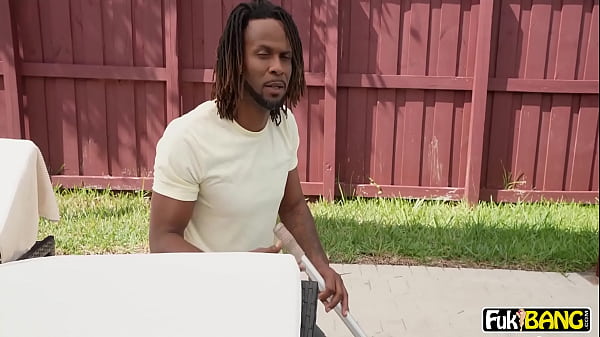 Kailani Kai Take Help From Pool Boy