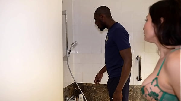 I call hotel maintenance because I’m horny and a huge BBC comes to fuck me