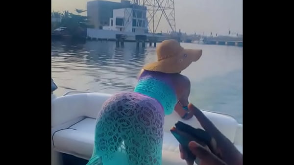 Getting horny while shaking my ass ? Thumbnail