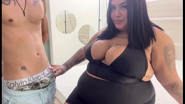 A BBW Dry Alves me chamou para uma bela foda na sua suite , não resisti e comi a sua grande buceta carnuda