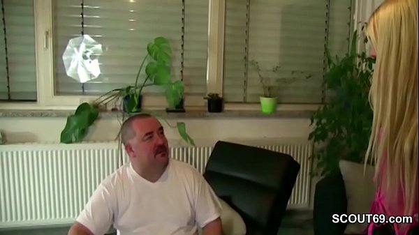 Stief-Vater fickt die junge Tochter wenn Alte auf Arbeit ist • Free Porno Video Gram, XXX Sex Tube