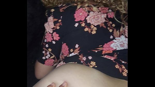 Meu vizinho me fode dos dois lados sem meu marido perceber