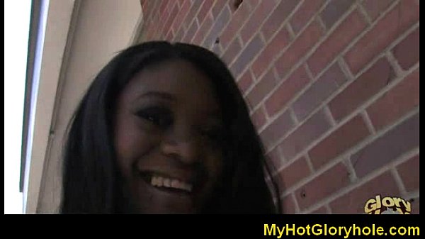 Ebony Gloryhole: Witte Poot in Keelgat