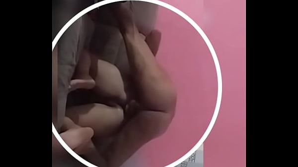 Comendo o cu dela de quatro