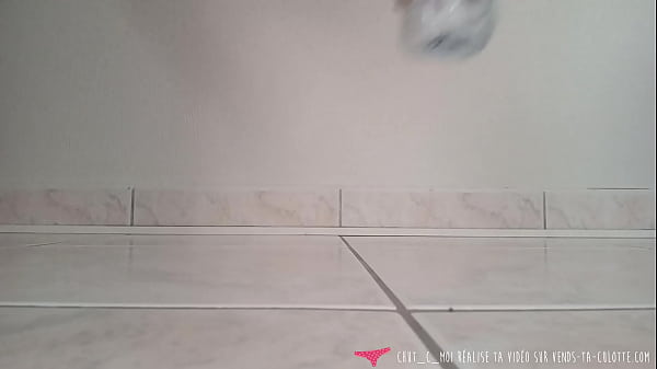 Vends-ta-culotte - Compilation uro d'une MILF française amateure - Chut c moi