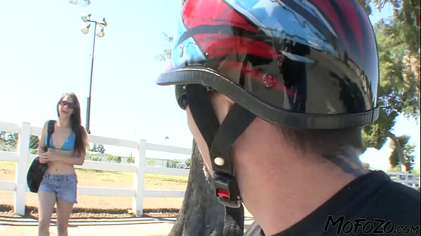 MOFOZO.com – Dark haired School Student Gets A Facial cumshot