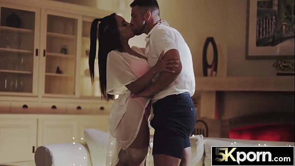 5KPORN Big Tittied MILF Katrina Moreno