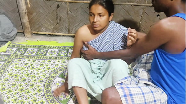 Vékony derékú sógornőt a kanapén szétdugták